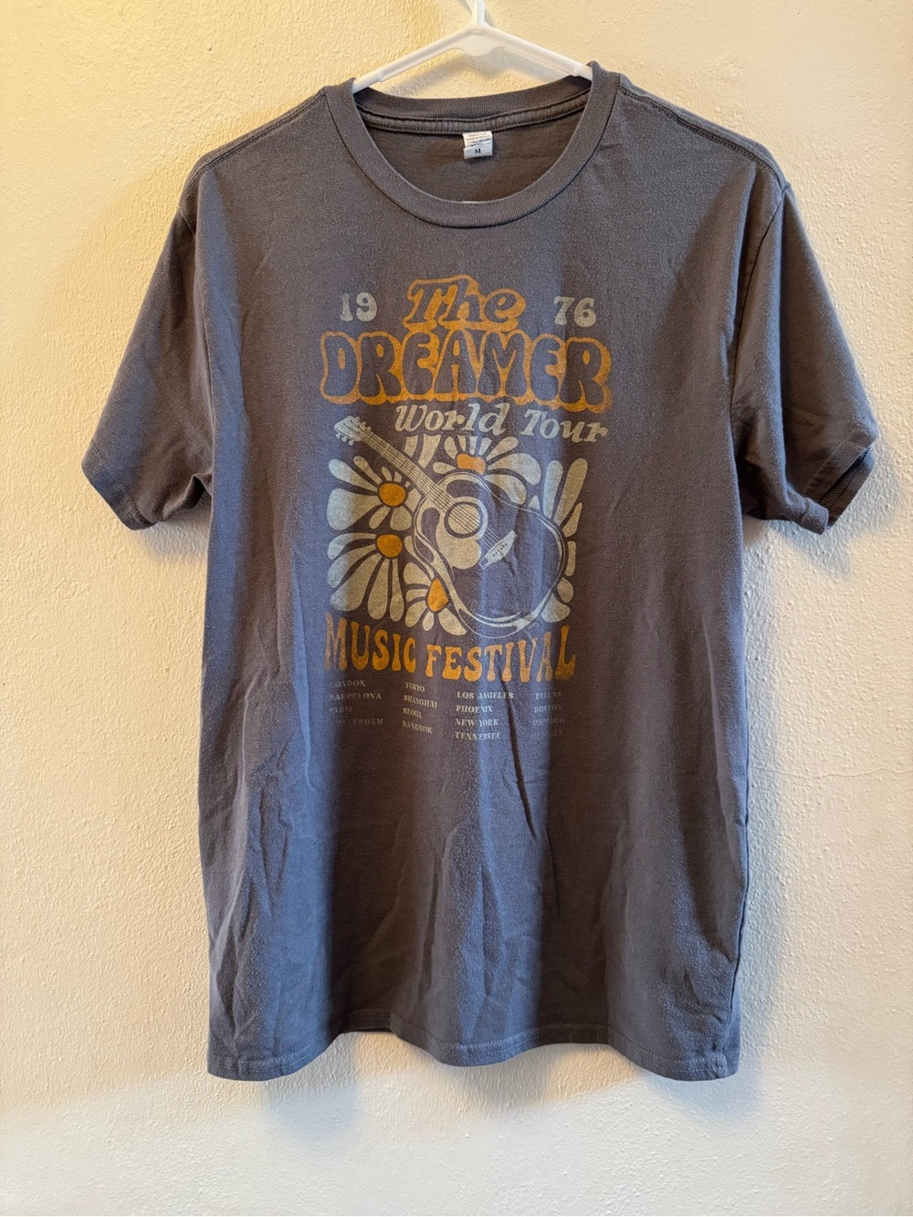 The Dreamer 1976 World Tour Graphic Tee Gray Hippie Boho 70s Style Size M